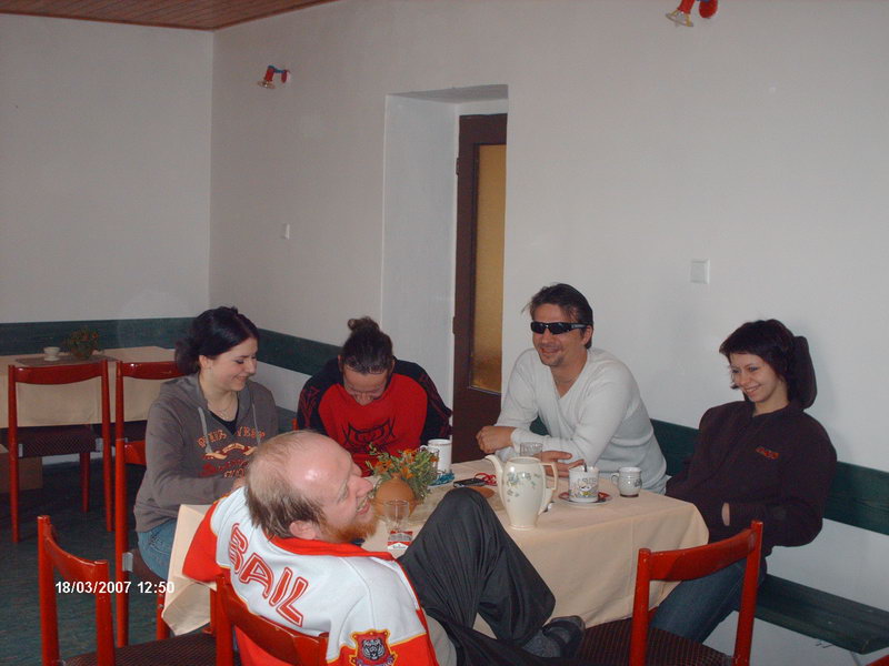 Delfinek,Afi,Kony,Ares,Ishi